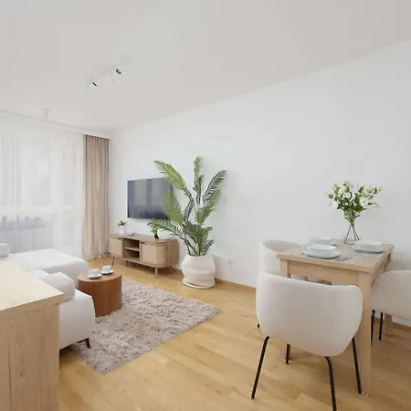 アパート Stylish With A Balcony In The Centre By Renters ワルシャワ