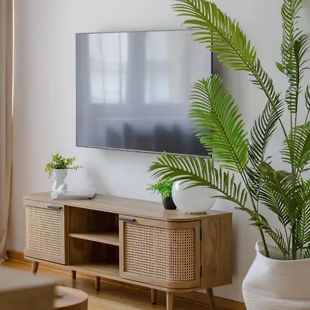 Stylish With A Balcony In The Centre By Renters アパート *